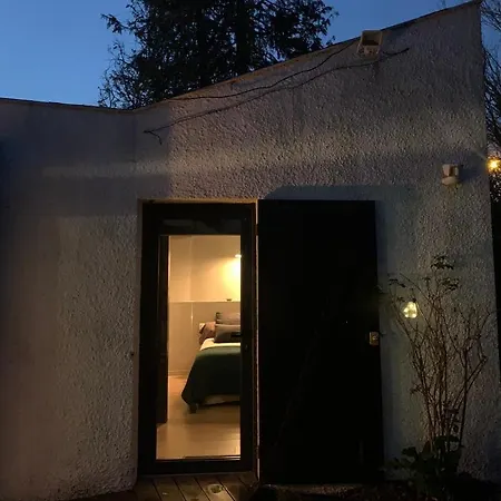 37 Bed & Breakfast *